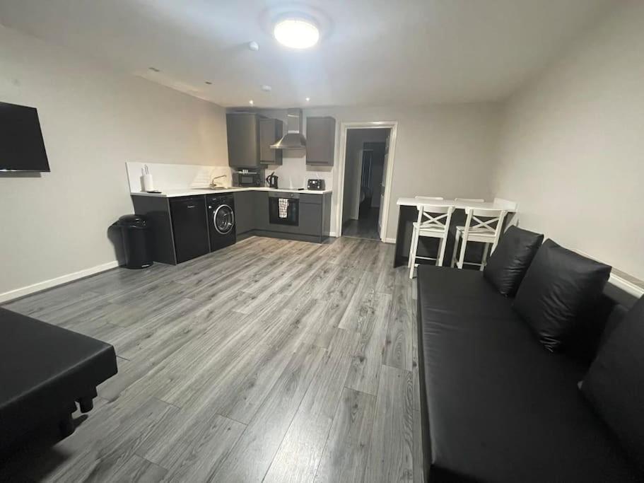 Hosted By Ryan - 2 Bedroom Apartment Liverpool Exteriör bild