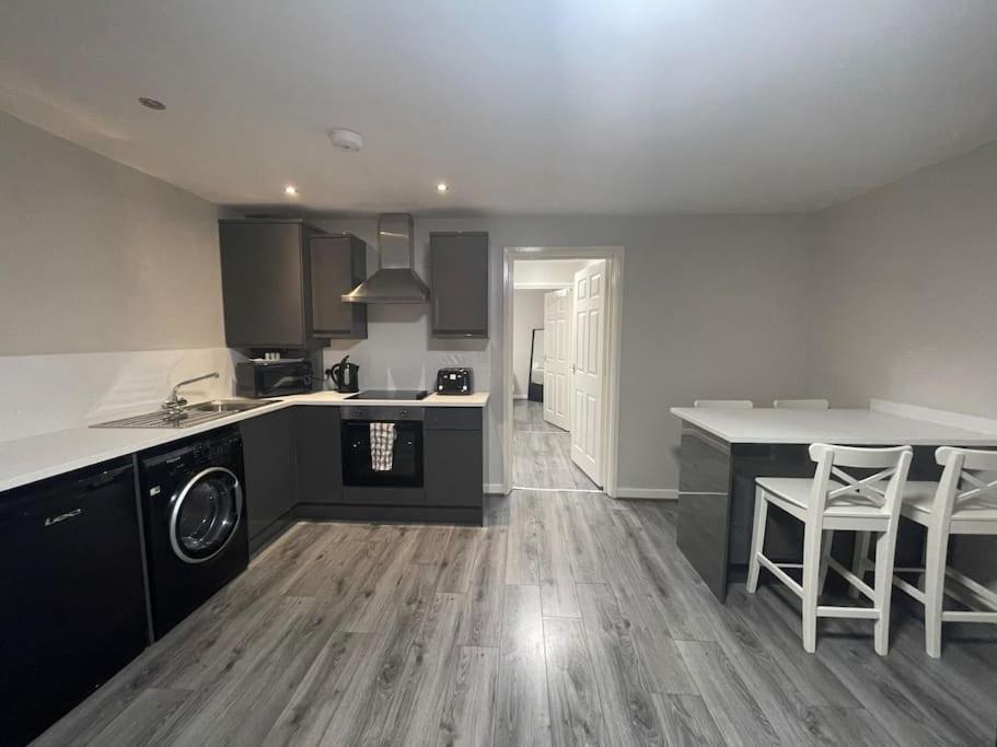 Hosted By Ryan - 2 Bedroom Apartment Liverpool Exteriör bild