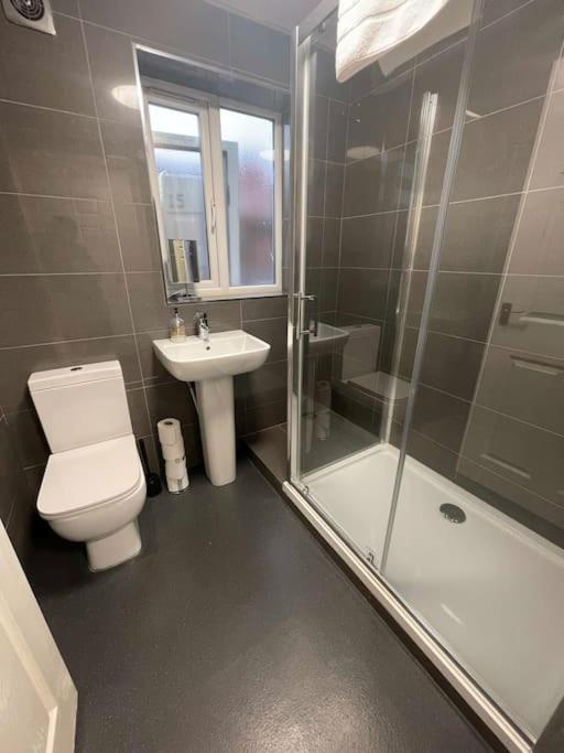 Hosted By Ryan - 2 Bedroom Apartment Liverpool Exteriör bild